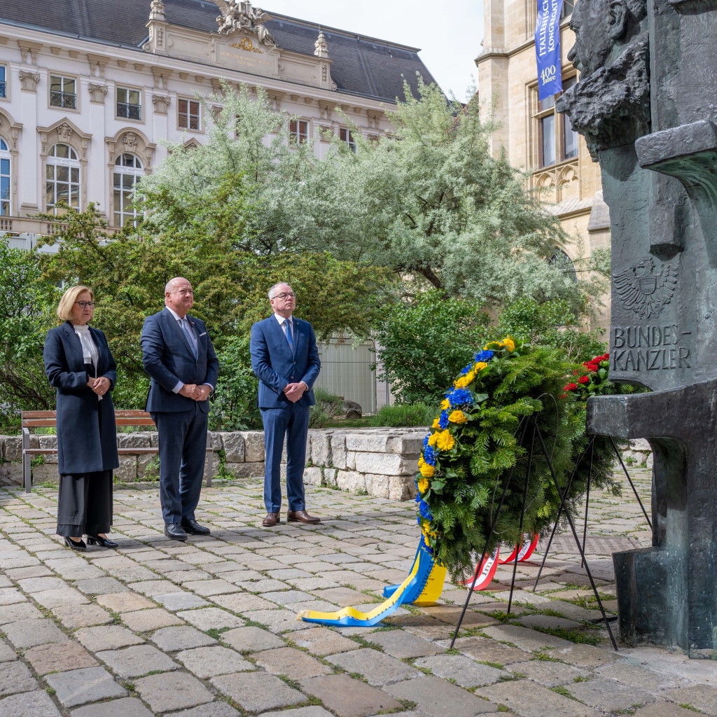 2025 05 09 Kranzniederlegung Figl NLK Filzwieser